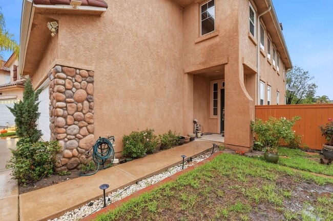 Building Photo - 125 Macademia Ln