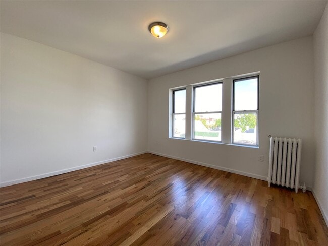 Building Photo - 84 W 25th St