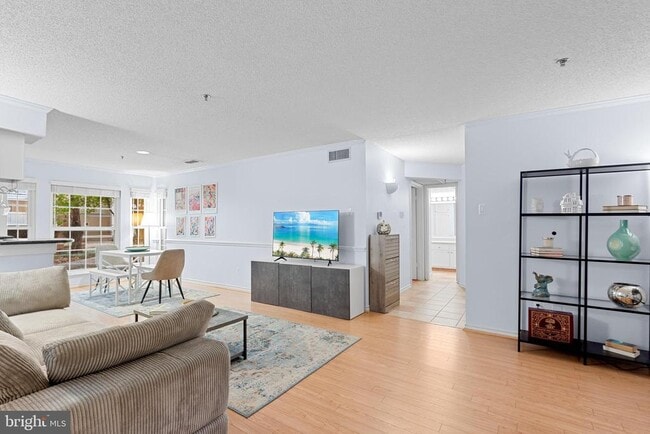 Building Photo - 1504 Lincoln Way