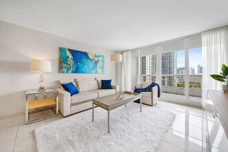 Building Photo - 1717 N Bayshore Dr