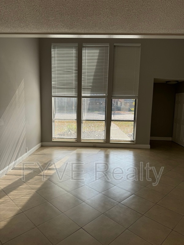 Building Photo - 525 Canberra Dr