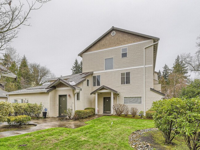 Building Photo - Beautiful 3 Bed 3 Bath Kirkland Townhome @...