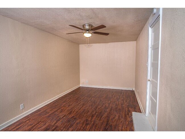 Building Photo - Cozy Remodeled Home Near Downtown