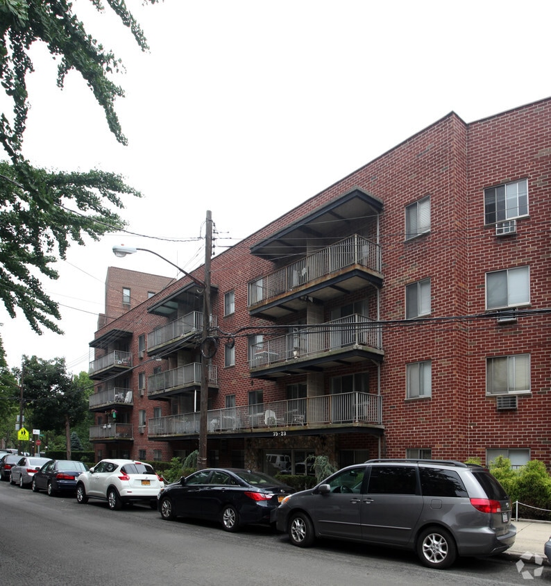 Building Photo - The Oakcrest