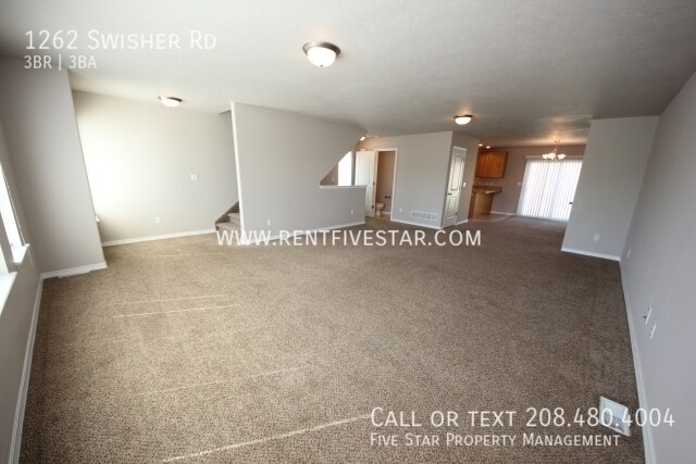Building Photo - Rest of Month Free! Incredible Twinhome Av...