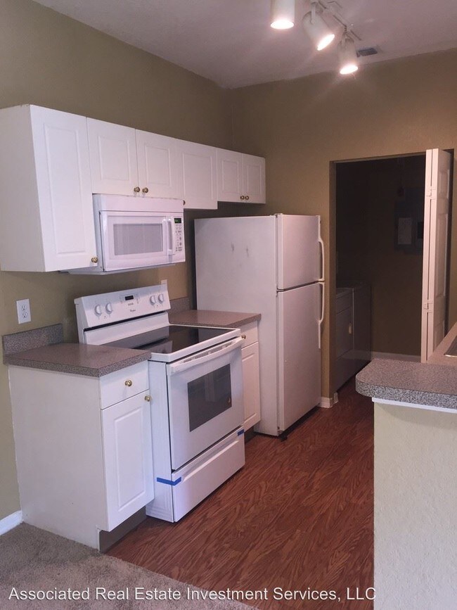 Building Photo - 858 Grand Regency Pointe