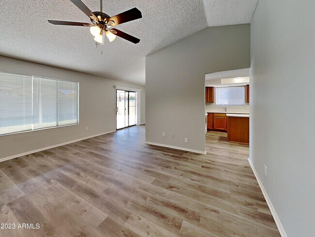 Building Photo - 7913 W Tuckey Ln