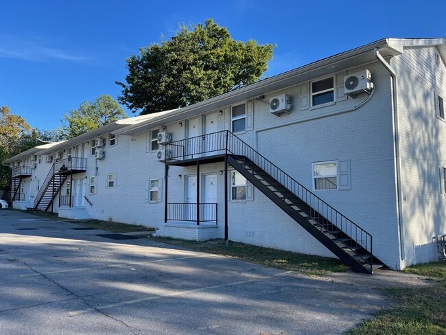 Exterior - 4416-4418 Lynn Ln