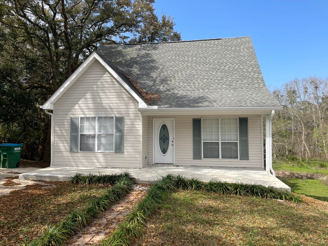 Primary Photo - 13 Fleetwood Pl