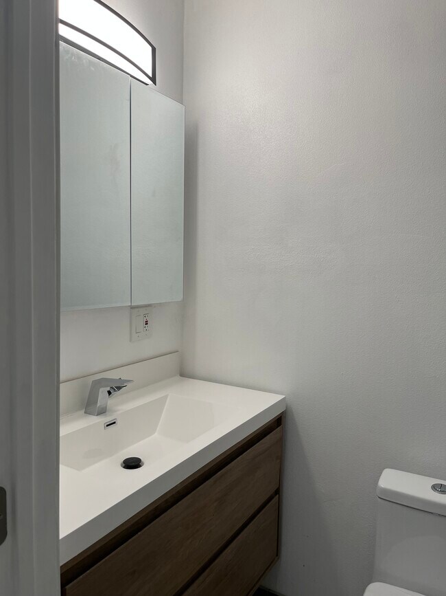 Foto del edificio - 365 Morrison Canyon Rd