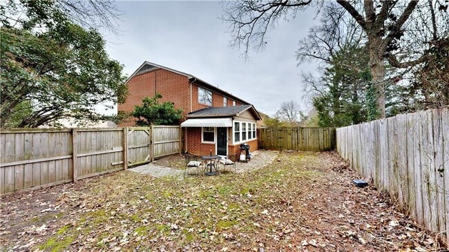 Foto del edificio - 1825 Johnson St