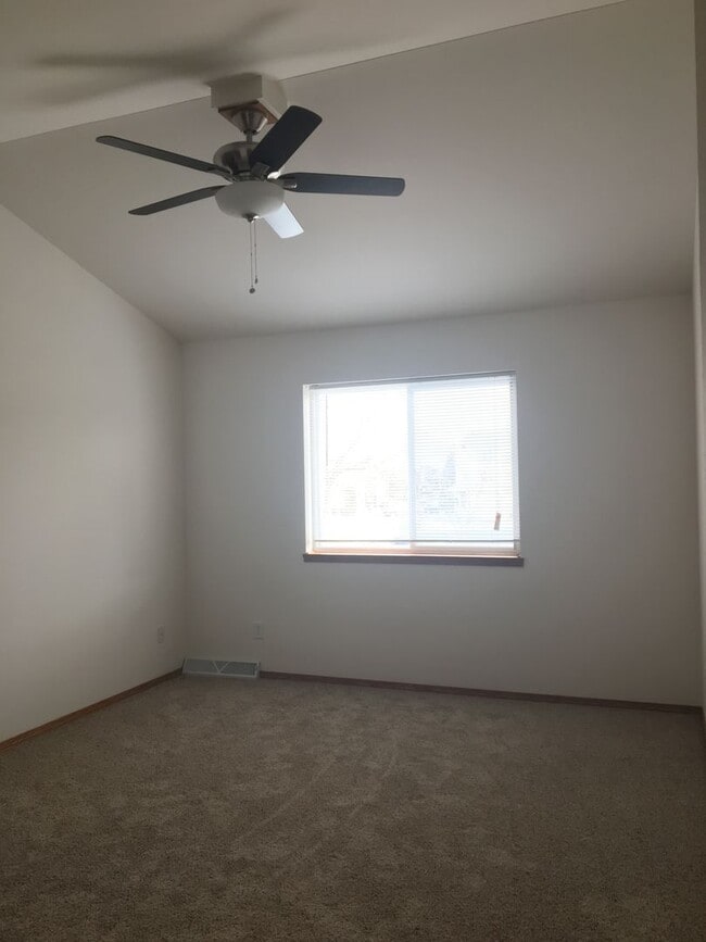 Building Photo - 1405 Glacier Hill Dr