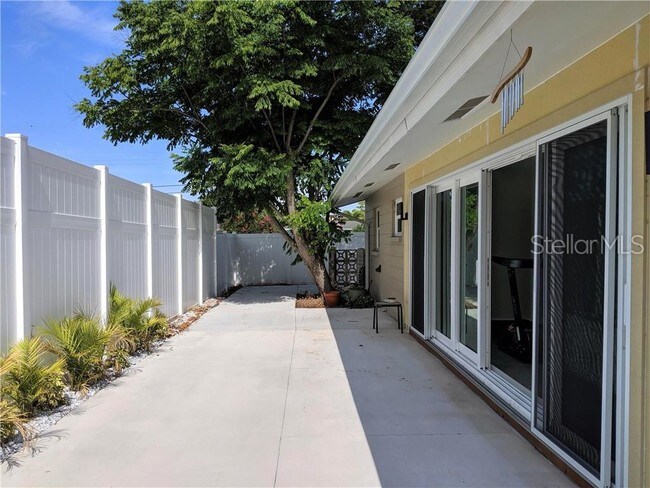Building Photo - 3060 Osage Terrace