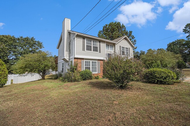 Building Photo - 4 Bedroom 2 Bath House