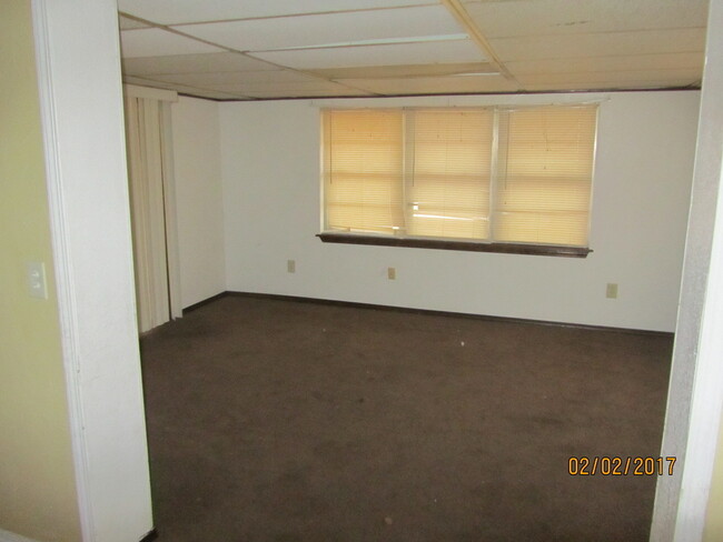 Building Photo - Nice 4-bedroom For Rent in SE OKC