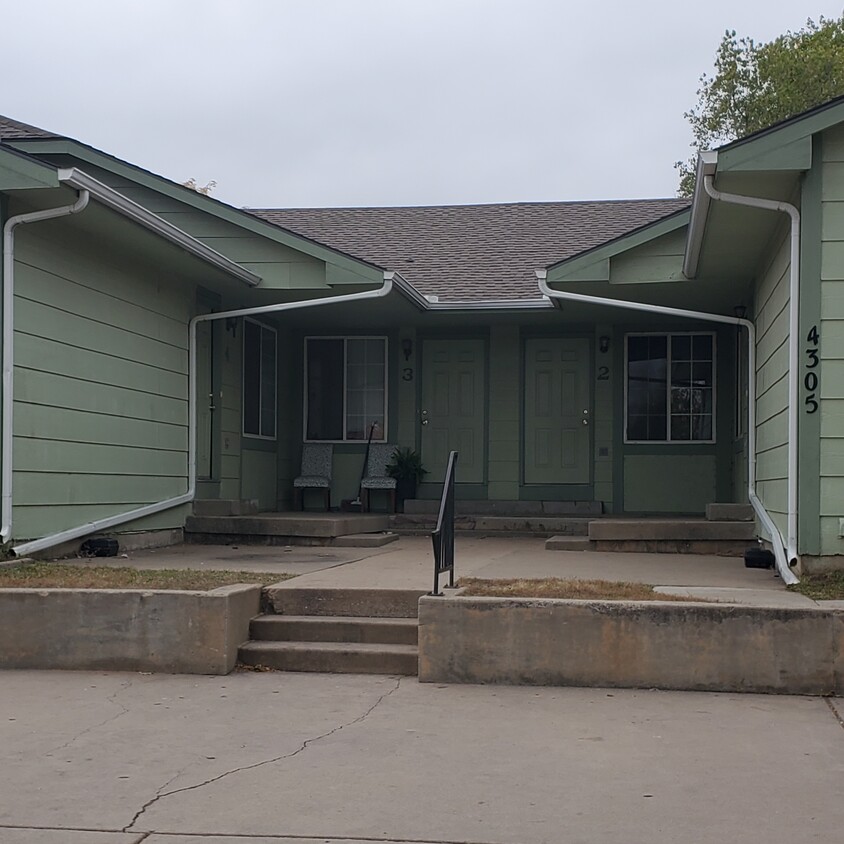 Foto principal - 4235 S Elizabeth Ave