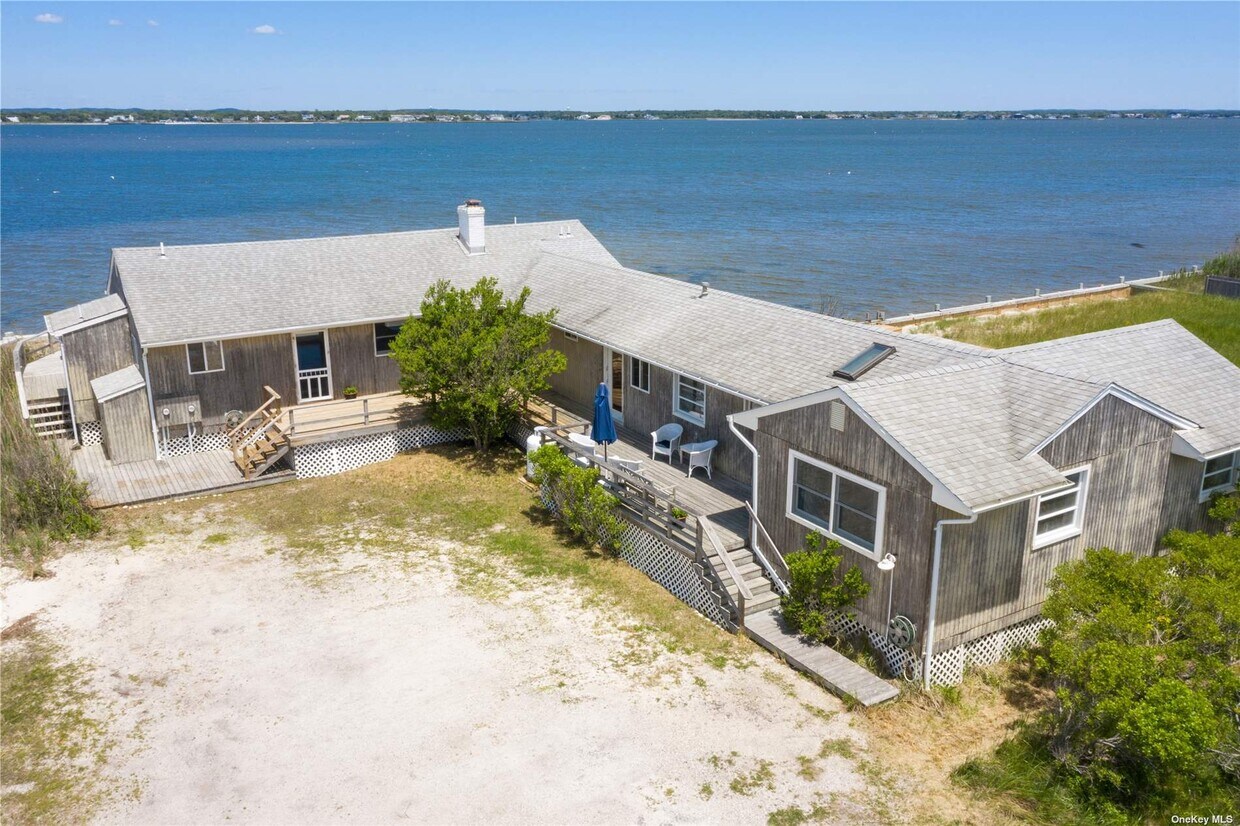 Primary Photo - 654A Dune Rd