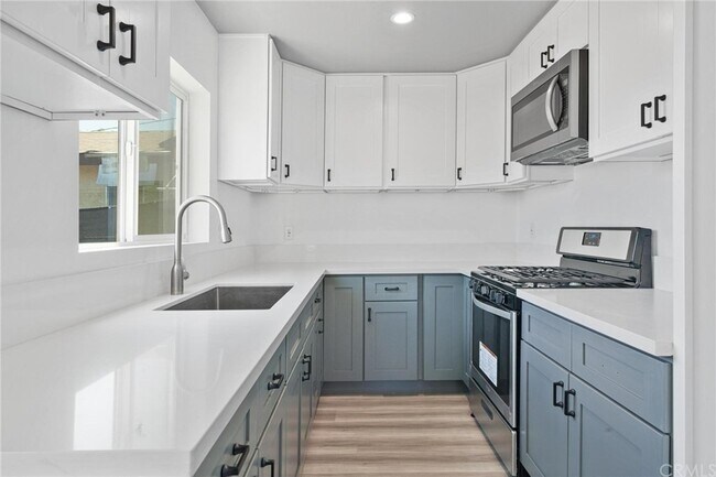 Foto del edificio - 1451 E 9th St