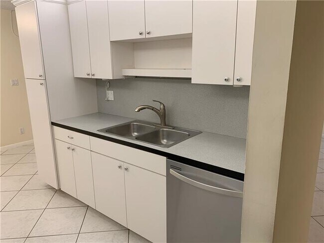Foto del edificio - 4751 NW 30th St