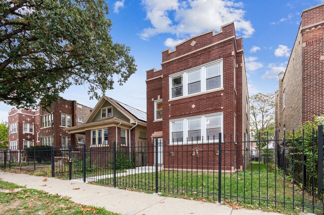 Building Photo - 1249 N Mason Ave