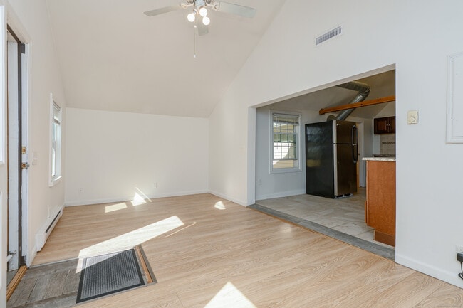 Foto del edificio - 83 Picketts Ridge Rd