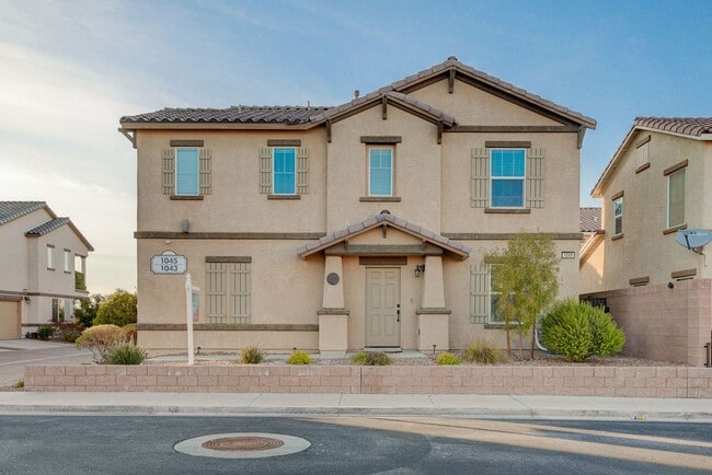 Foto del edificio - Stunning 3 Bed Home with Loft, Den & Upgraded Kitchen