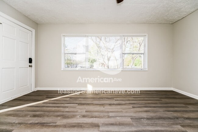 Building Photo - 119 Astor St