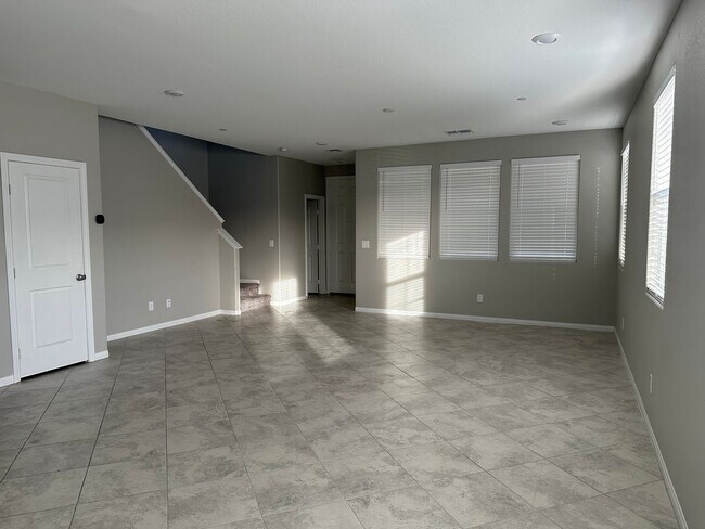Building Photo - Upgraded, 3 bedroom Inspirada Townhome