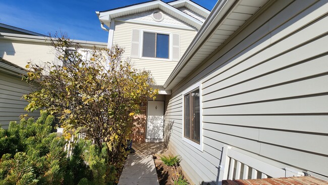 Building Photo - 17 N Waterford Dr