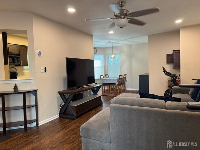 Foto del edificio - 1135 Schmidt Ln