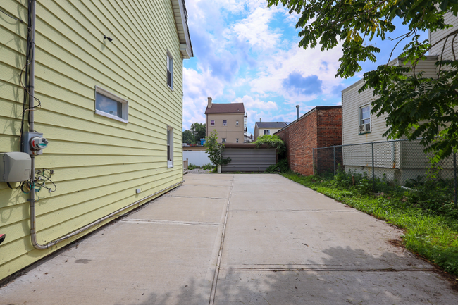 Building Photo - 130 Prospect St
