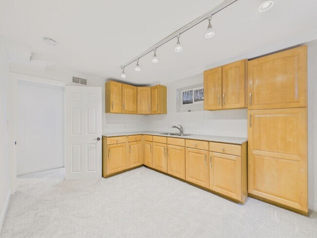 Foto del edificio - 1356 S Milwaukee St