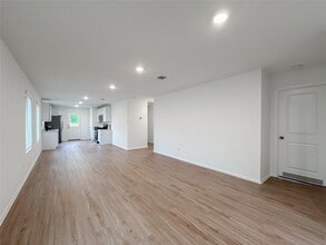 Building Photo - 1515 Las Cuevas Dr