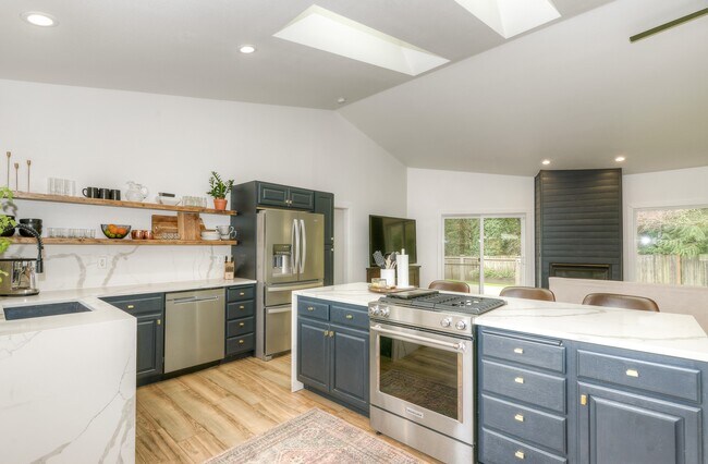 Foto del edificio - 3312 40th Ln NW