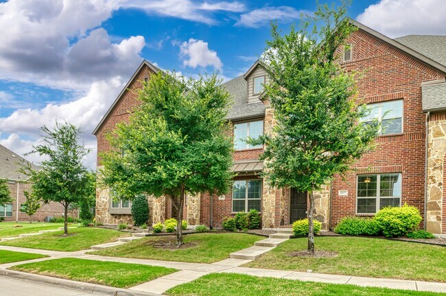 Foto del edificio - Beautiful 3 Bedroom Luxury Townhome, MCKIN...