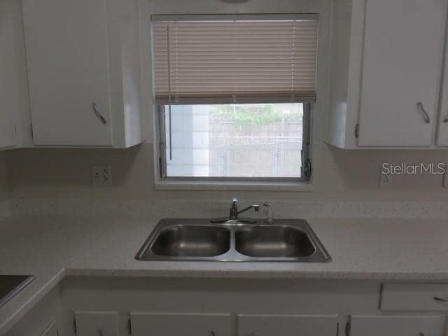 Building Photo - 2204 20th Ave W