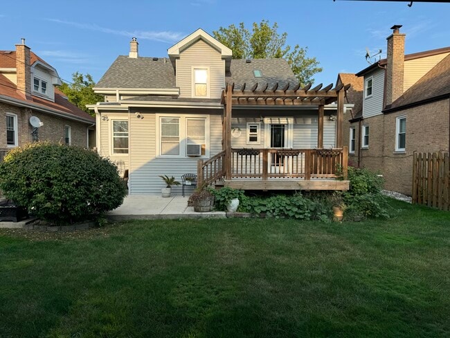 Foto del edificio - 3652 N Nora Ave