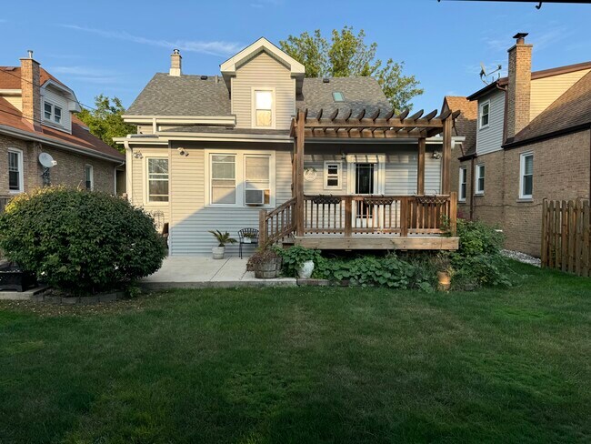 Building Photo - 3652 N Nora Ave