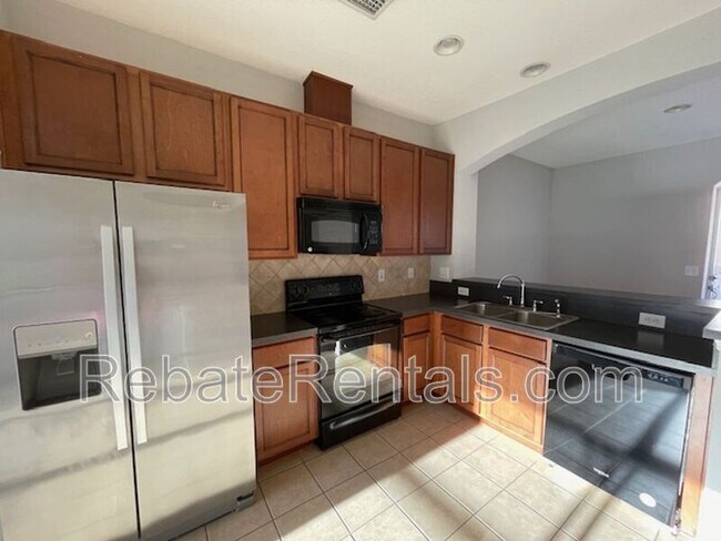 Foto del edificio - 13026 Sunset Lake Dr