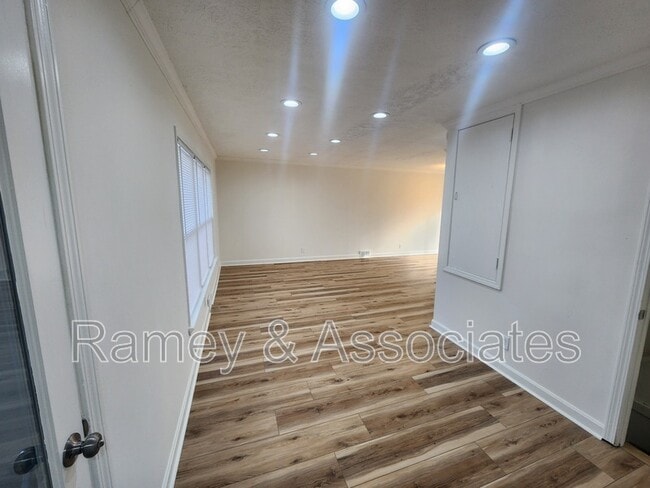 Foto del edificio - 3700 Taylorsville Rd