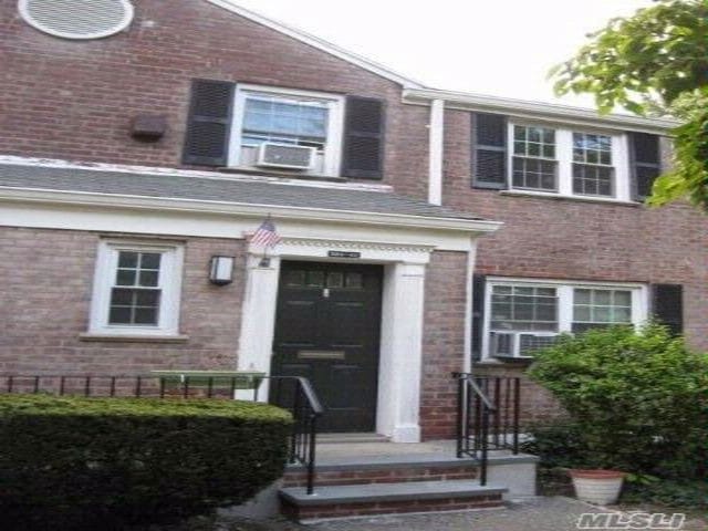 Foto del edificio - 224-42 Horace Harding Expy