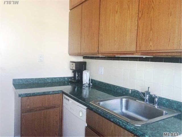 Foto del edificio - 71-47 Myrtle Ave