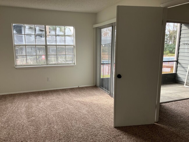 Building Photo - 2 Bed 2 Bath 1st Floor Condo With Pool And...