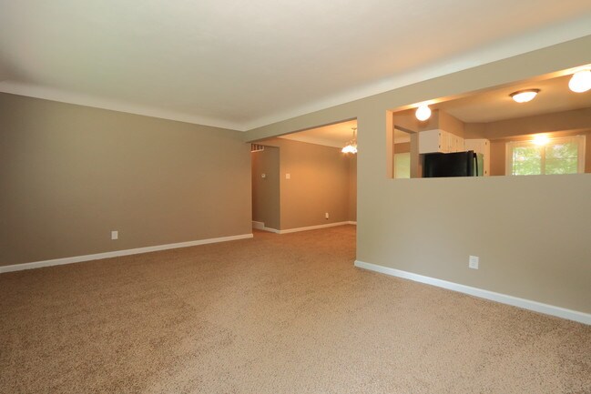 Building Photo - 702 Palace Ct