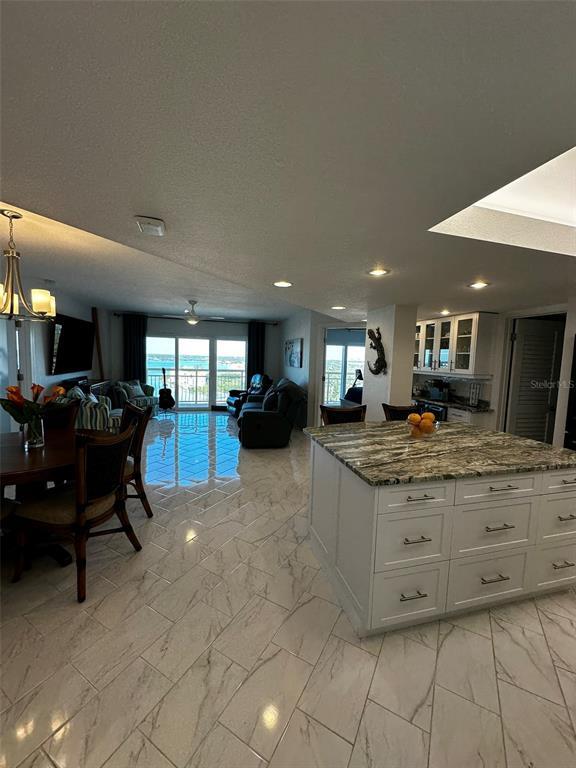 Foto del edificio - 4900 Brittany Dr S