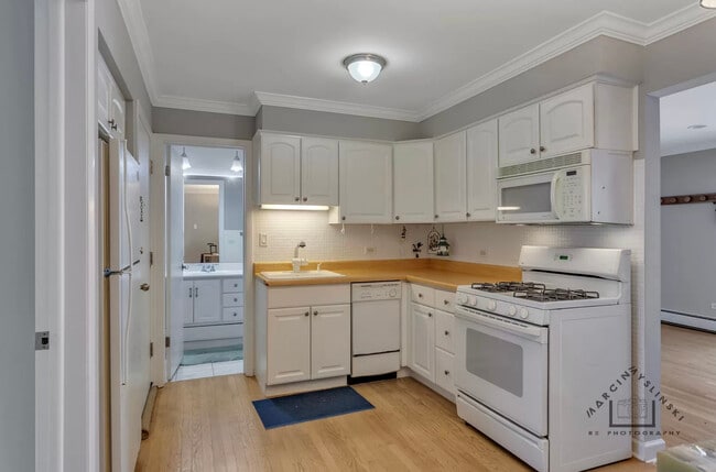 Kitchen - 6464 N Northwest Hwy