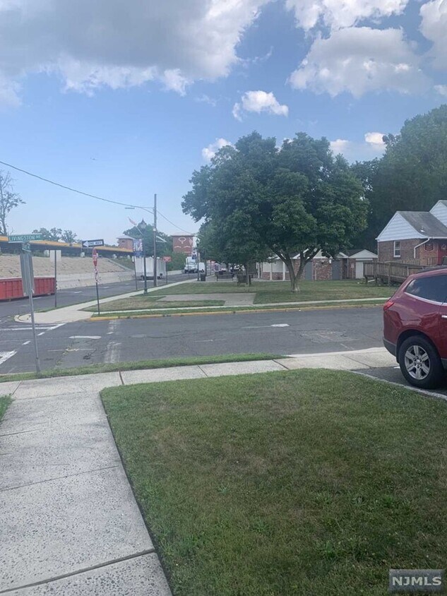 221 Livingston Ave, Lyndhurst, NJ 07071 House Rental in Lyndhurst, NJ