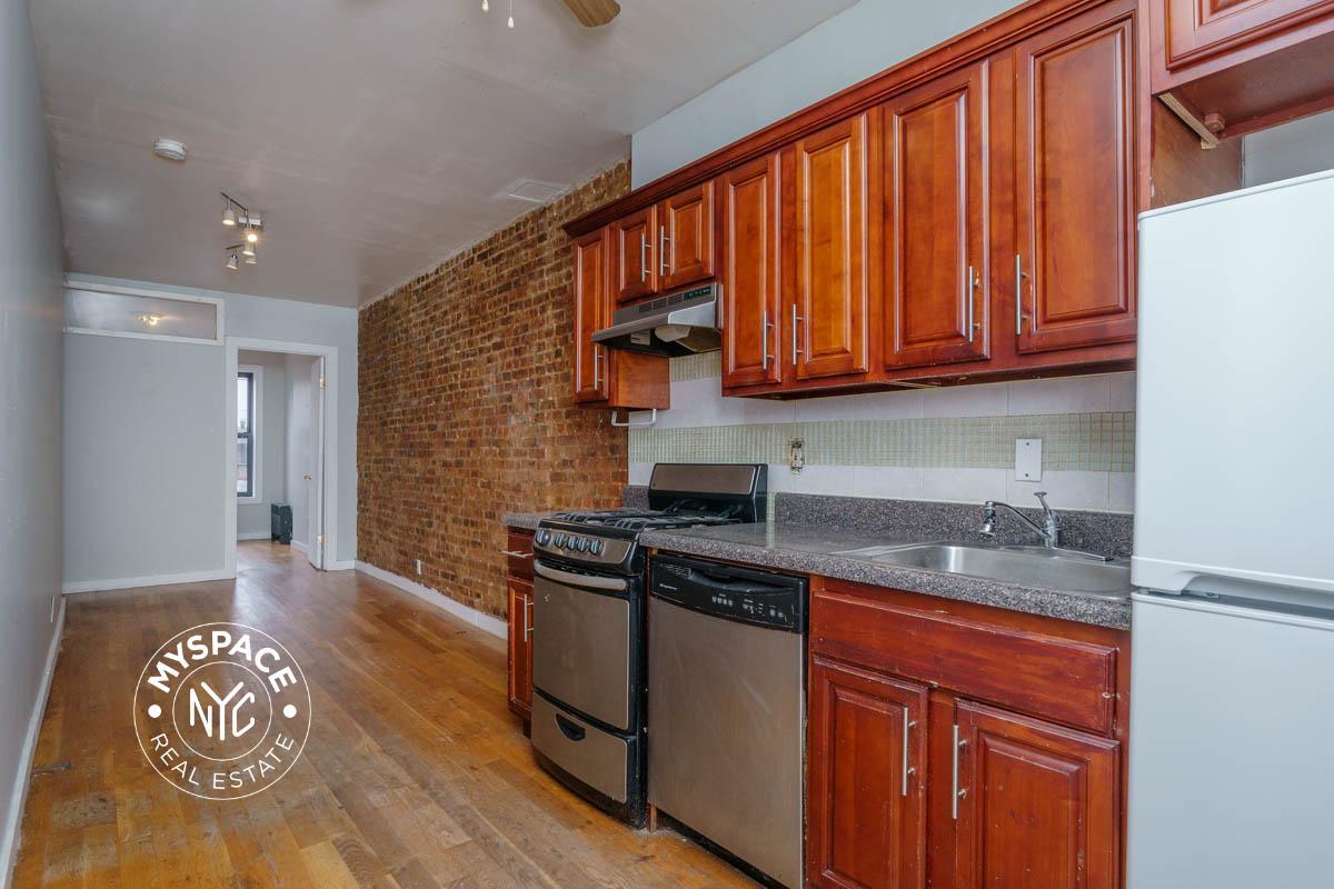 Foto principal - 247-246 46th St