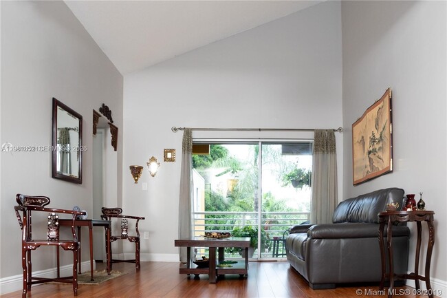 Building Photo - 9741 Fontainebleau Blvd