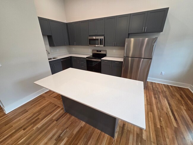 Building Photo - 122 Main St